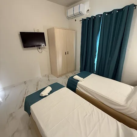 Apartmanhotel Penelope - Sea Front Studio Guviá