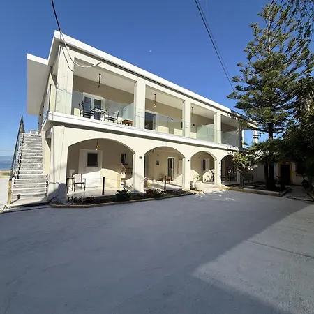 Apartmanhotel Penelope - Sea Front Studio Guviá